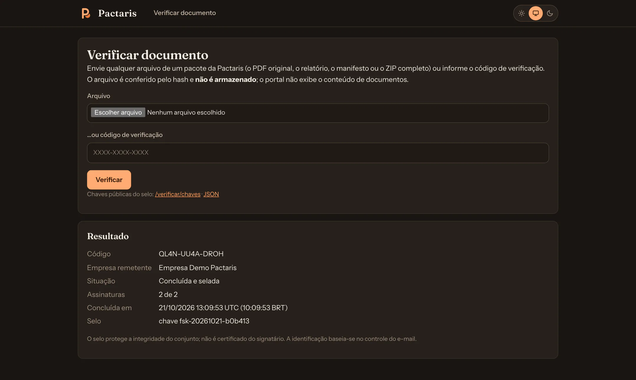 Public verification portal showing the result for a code: sending organization, status, signatures and seal key, without showing the document content. Fictional data.